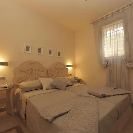 Villa Nous Village *