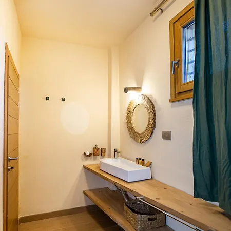 Nous Village Villa Alikí