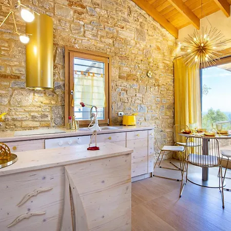 Nous Village Villa Alikí