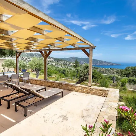 Villa Nous Village *